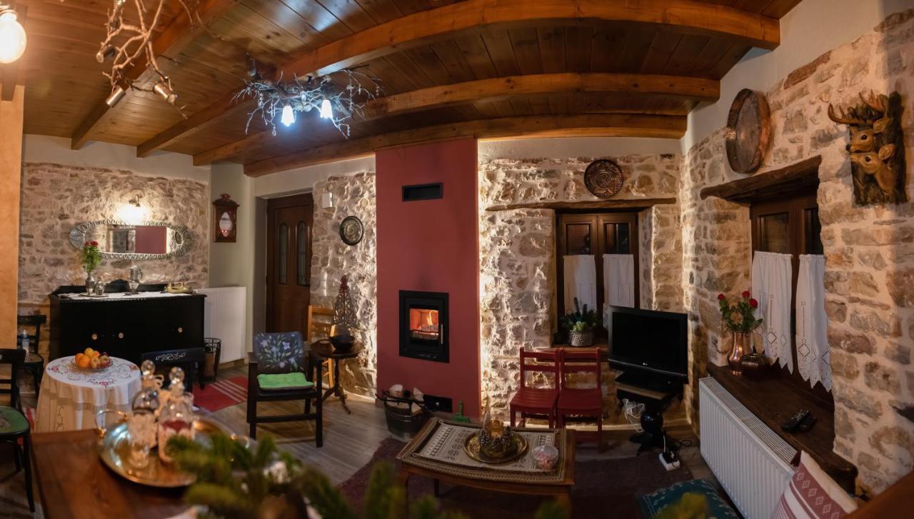 Apartamento Το Πέτρινο Της Γιαγιάς Μαρίκας Karpenísion Exterior foto