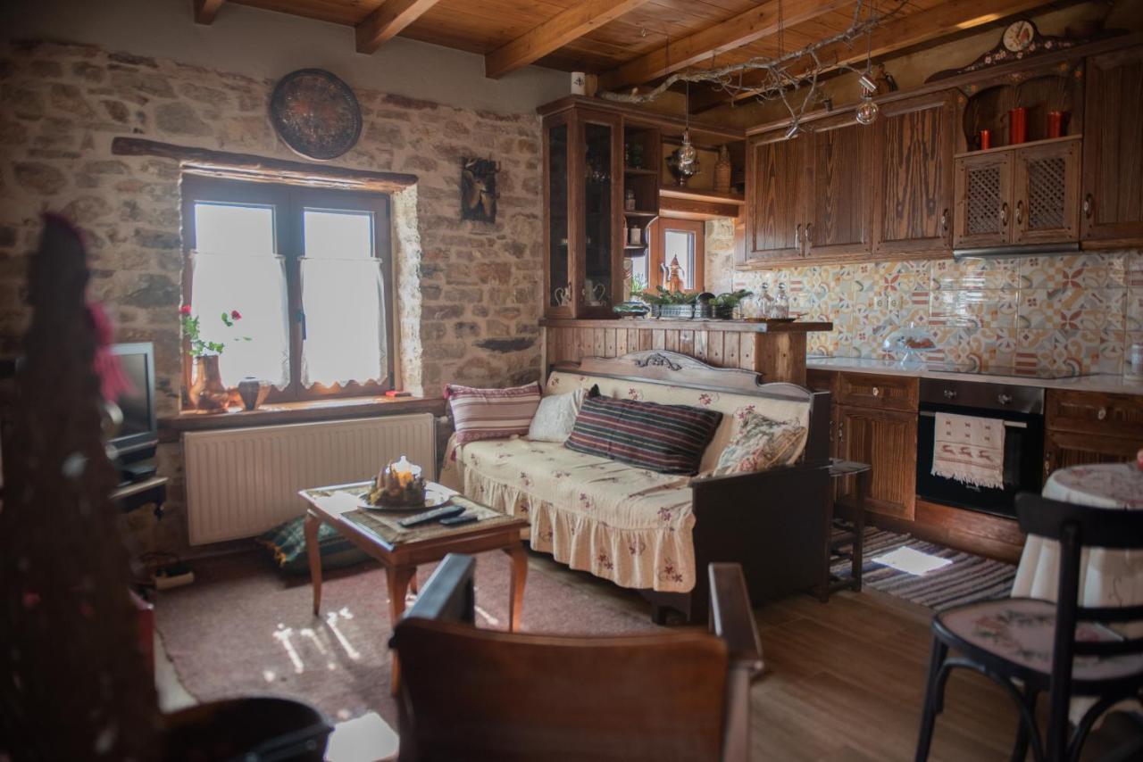 Apartamento Το Πέτρινο Της Γιαγιάς Μαρίκας Karpenísion Exterior foto
