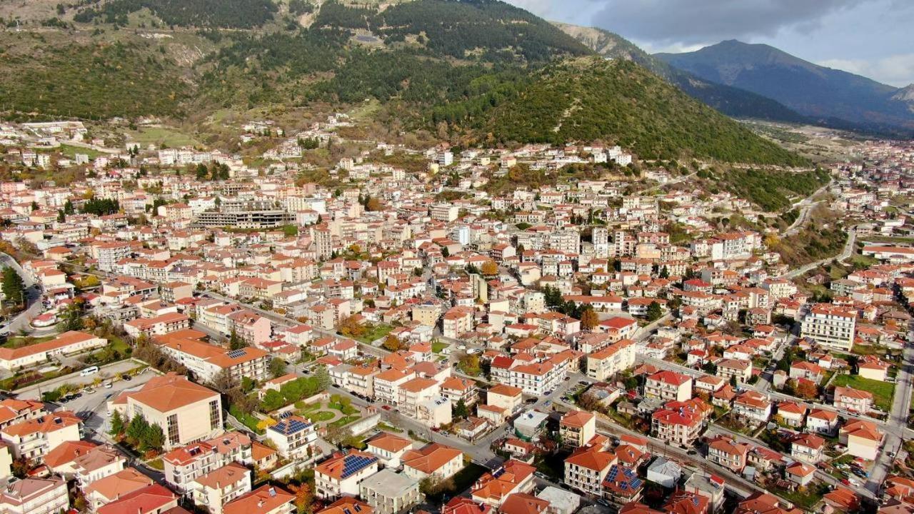 Apartamento Το Πέτρινο Της Γιαγιάς Μαρίκας Karpenísion Exterior foto